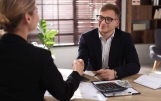 Confronto tra candidato e responsabile HR su RAL, bonus e benefit